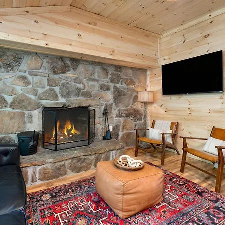 The Rustic Cottage By Avantstay Hot Tub Fire Pit Pool Table 5Mins To Town Gatlinburg Exterior photo