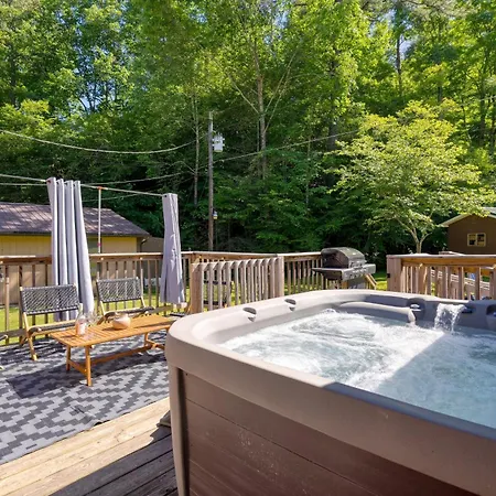 The Rustic Cottage By Avantstay Hot Tub Fire Pit Pool Table 5Mins To Town Gatlinburg Exterior photo