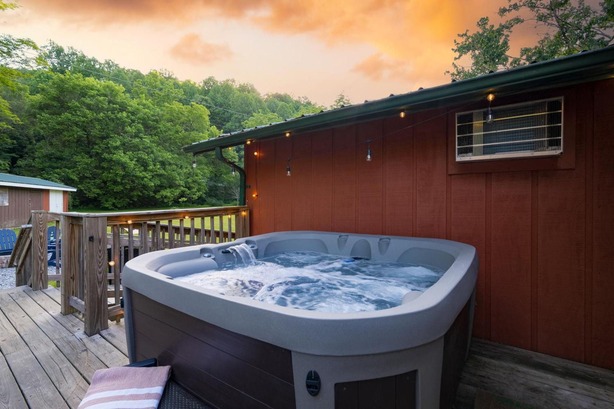 The Rustic By Avantstay Hot Tub Fire Pit Pool Table 5mins To Town