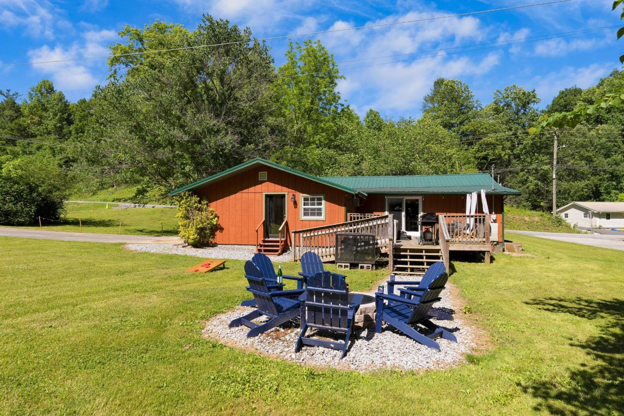 Holiday home The Rustic By Avantstay Hot Tub Fire Pit Pool Table 5mins To Town Gatlinburg