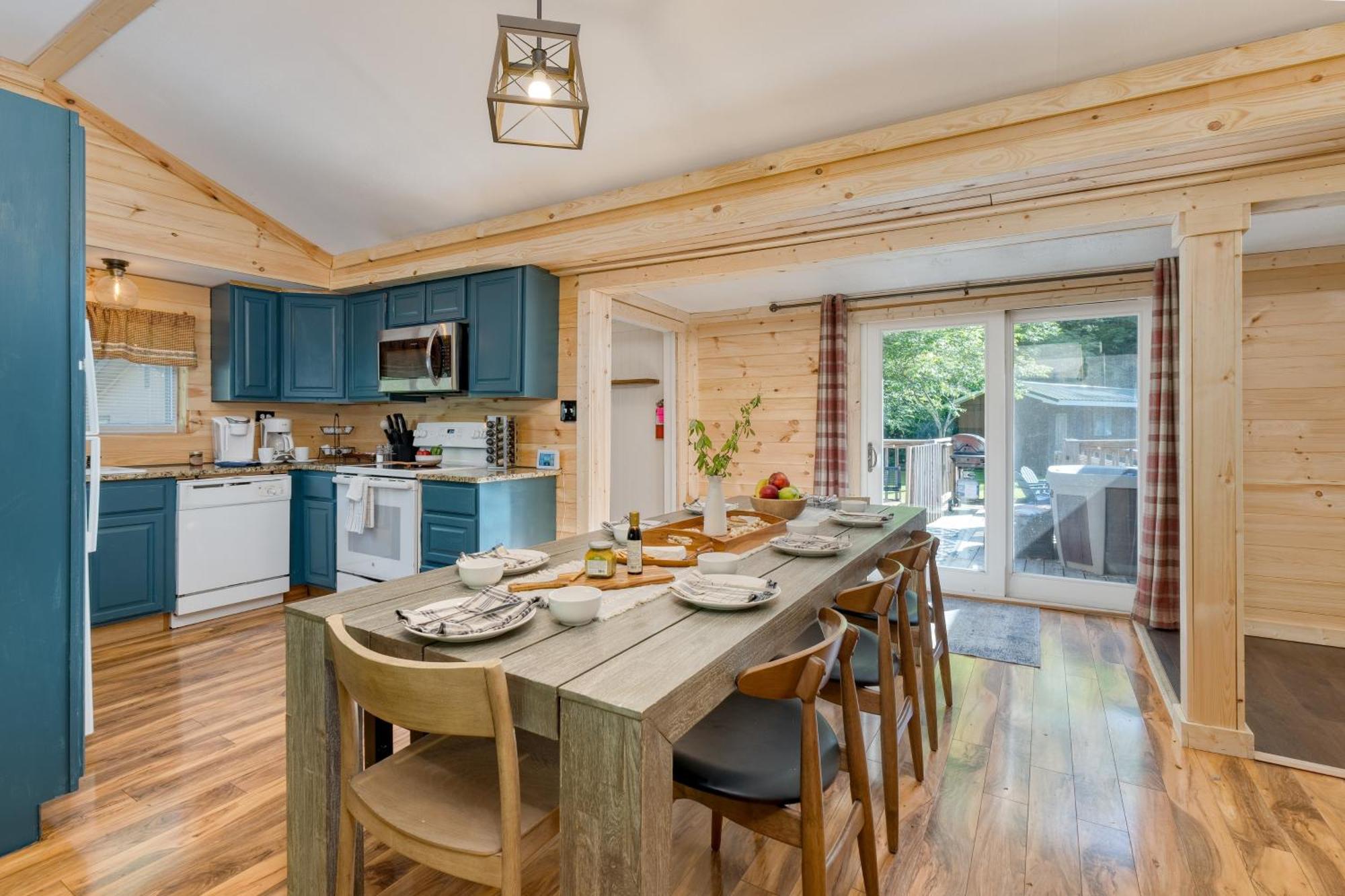 Holiday home The Rustic By Avantstay Hot Tub Fire Pit Pool Table 5mins To Town Gatlinburg