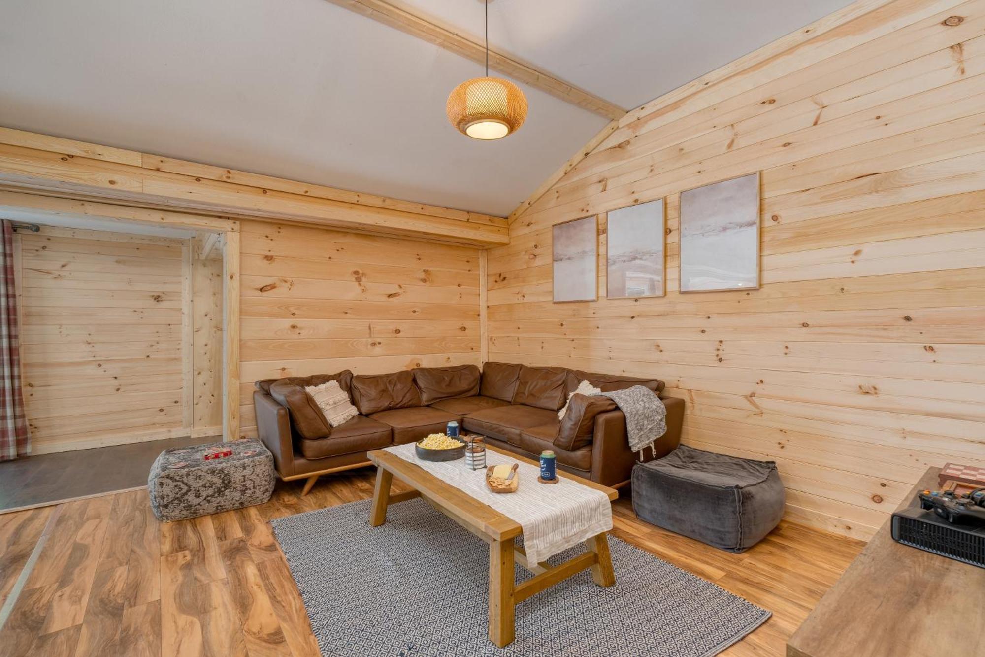 The Rustic By Avantstay Hot Tub Fire Pit Pool Table 5mins To Town *