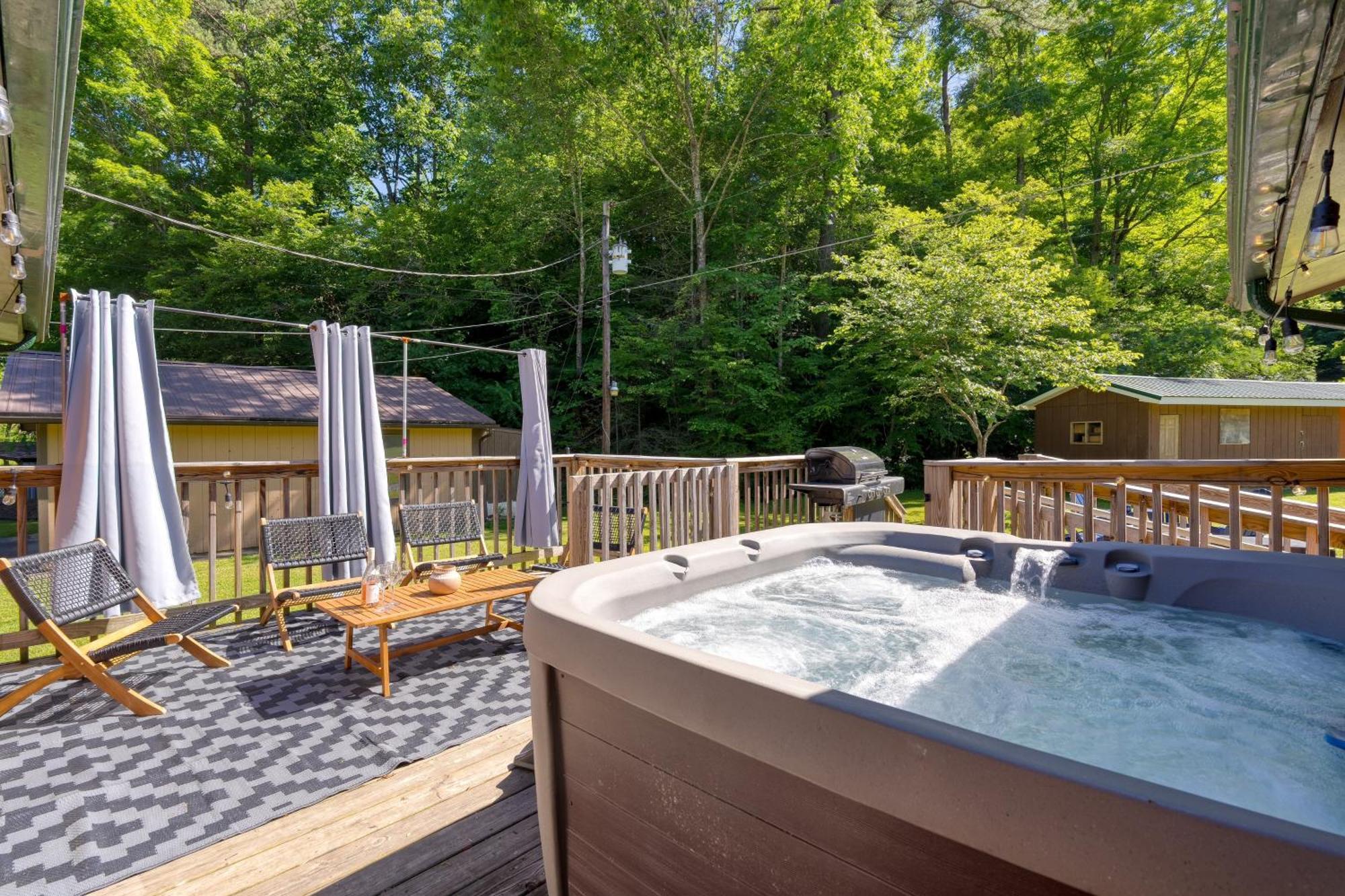Holiday home The Rustic By Avantstay Hot Tub Fire Pit Pool Table 5mins To Town