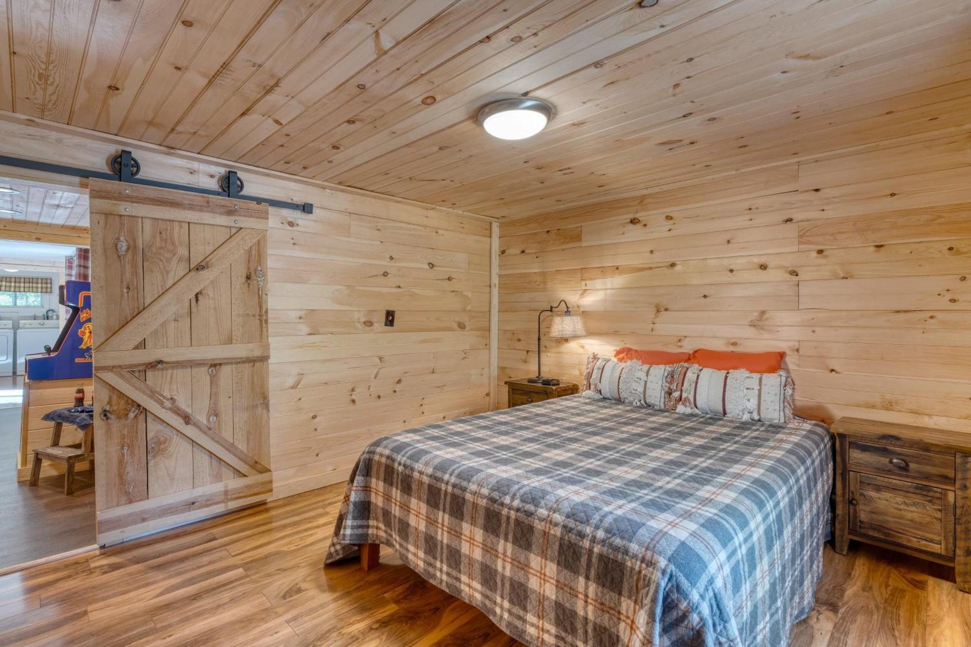 The Rustic By Avantstay Hot Tub Fire Pit Pool Table 5mins To Town * Gatlinburg