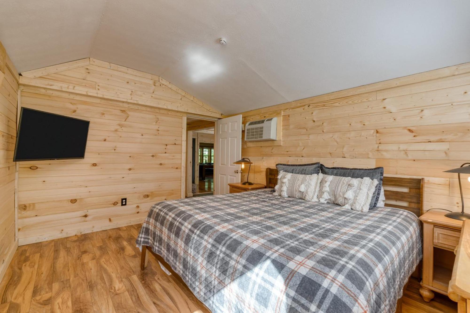 The Rustic By Avantstay Hot Tub Fire Pit Pool Table 5mins To Town Holiday home