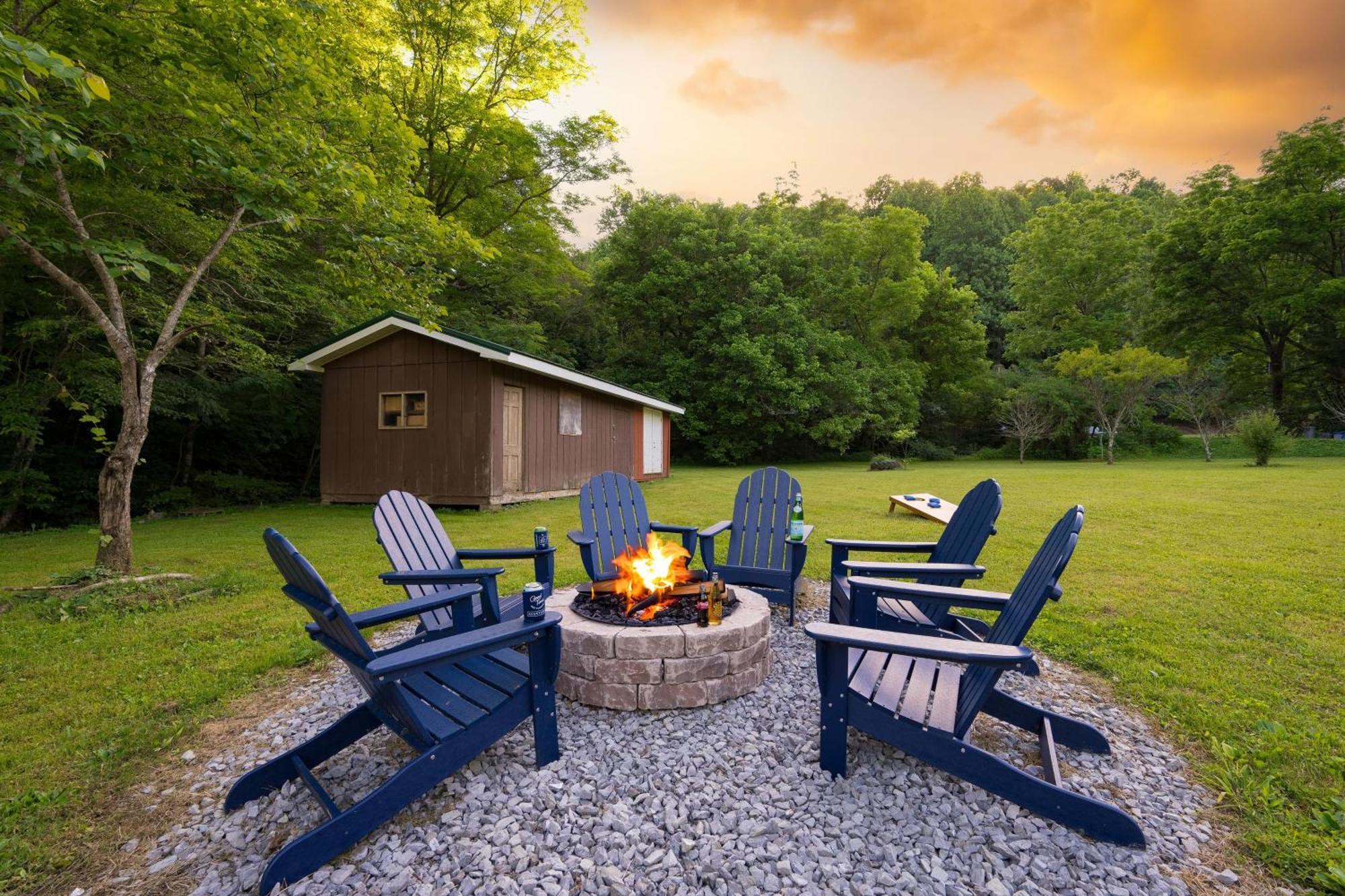 Holiday home The Rustic By Avantstay Hot Tub Fire Pit Pool Table 5mins To Town *