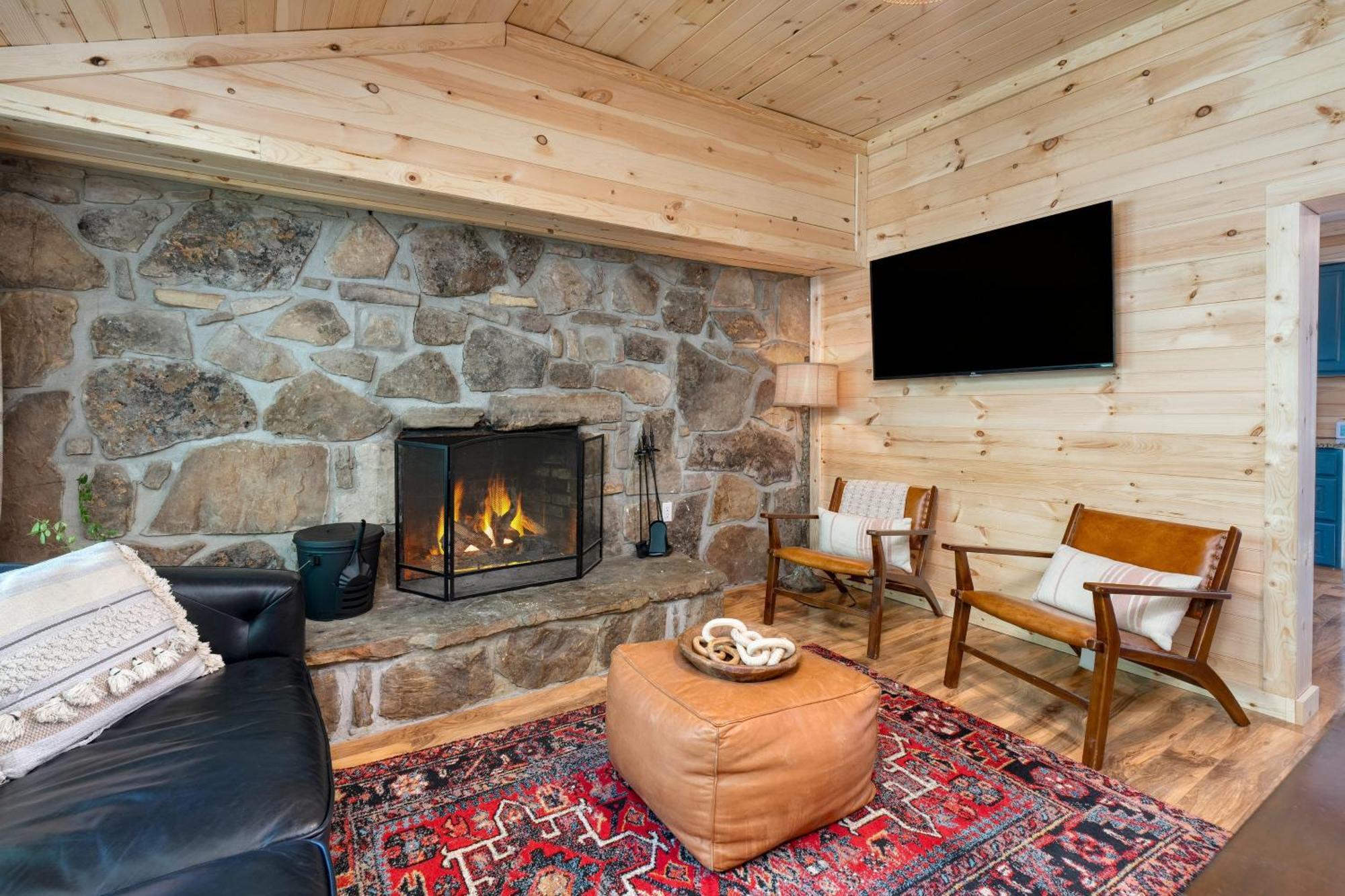 The Rustic By Avantstay Hot Tub Fire Pit Pool Table 5mins To Town