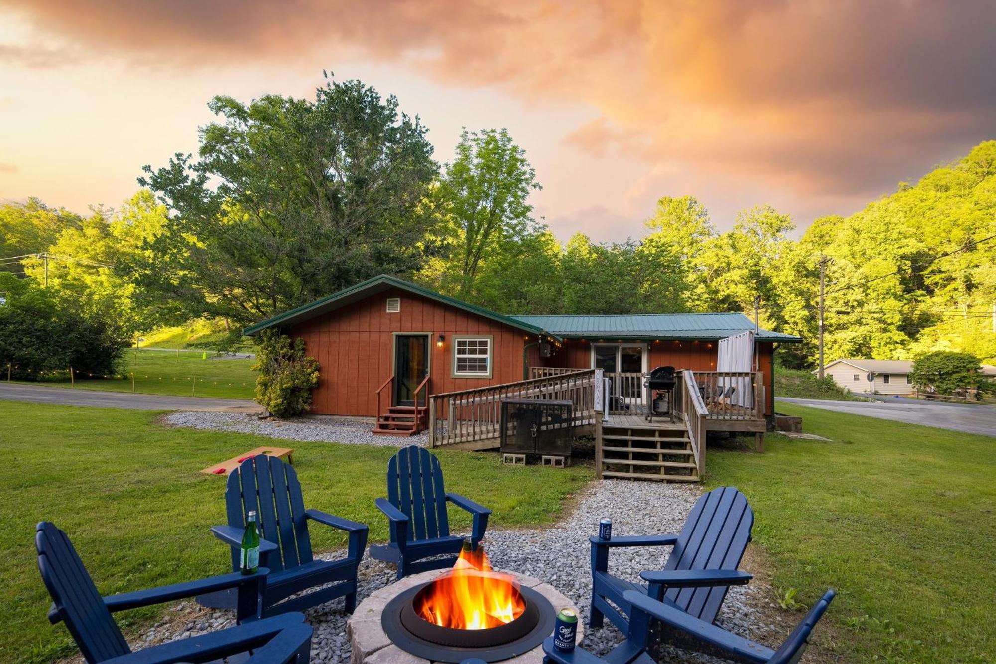 Holiday home The Rustic By Avantstay Hot Tub Fire Pit Pool Table 5mins To Town *