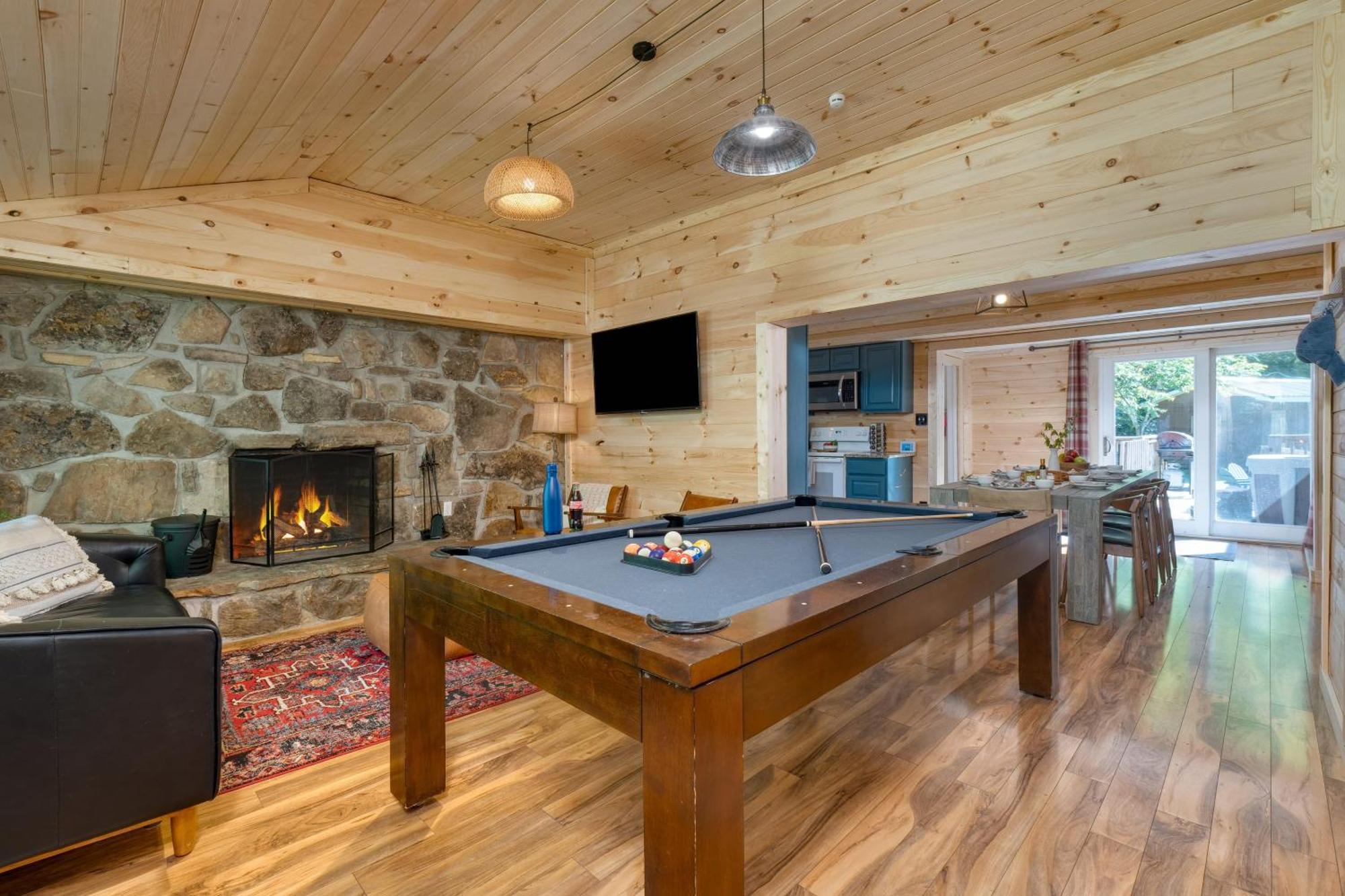 Holiday home The Rustic By Avantstay Hot Tub Fire Pit Pool Table 5mins To Town Gatlinburg